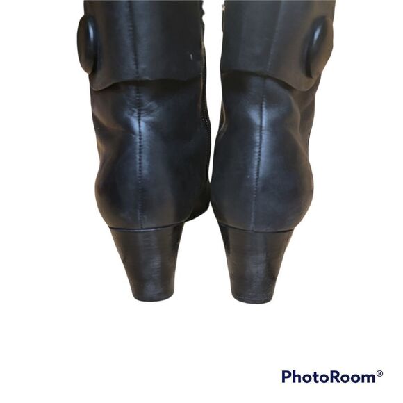 Ecco Black Leather Booties with Zipper Closure and Button Detail. Size 41. - Picture 3 of 10